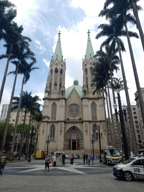 Special tour 8 hour (walking tour + nightlife ) - Beco do Batman brings in São Paulo’s street-art side