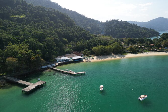 Speedboat ride - Paradise Islands - Angra dos Reis - Pitangueira Beach: a quiet finish on Gipóia