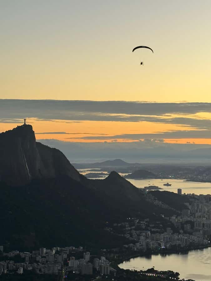 Sunrise at Morro Dois Irmãos + Vidigal Favela Experience - Who should book this experience