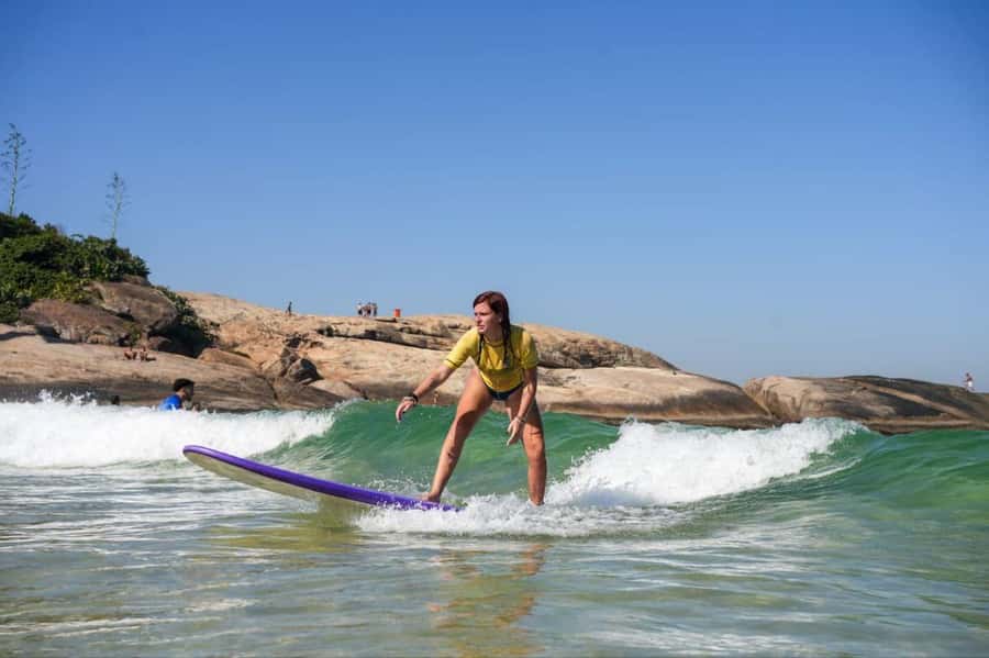 Surf lessons: in Arpoador in Ipanema. - What happens during the first ten minutes on the sand