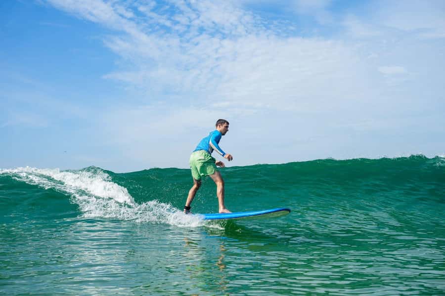 Surf lessons with local instructors in Copacabana/ipanema! - Equipment, changing, and beach storage
