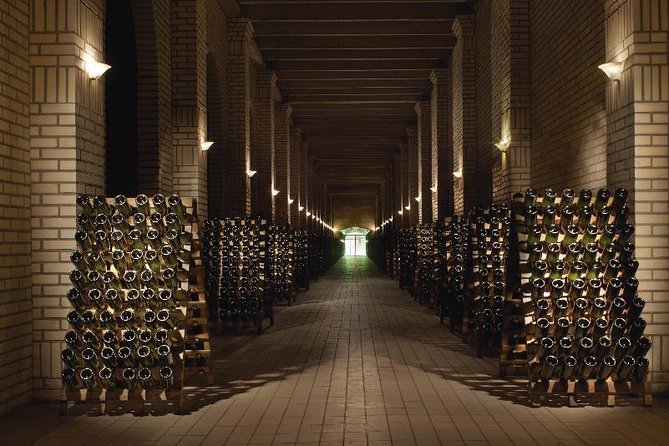 Tour Gran Reserva - Valley of the Vineyards - Lovara: an old stone house and vineyard stories