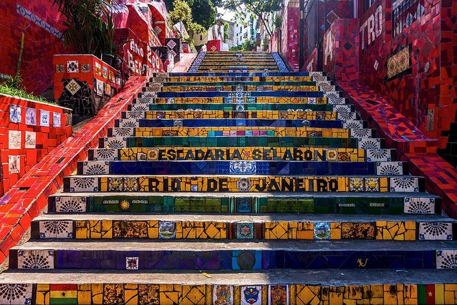 Walking tour of the bohemian neighborhoods of Santa Teresa and Lapa - The yellow tram climb to Santa Teresa